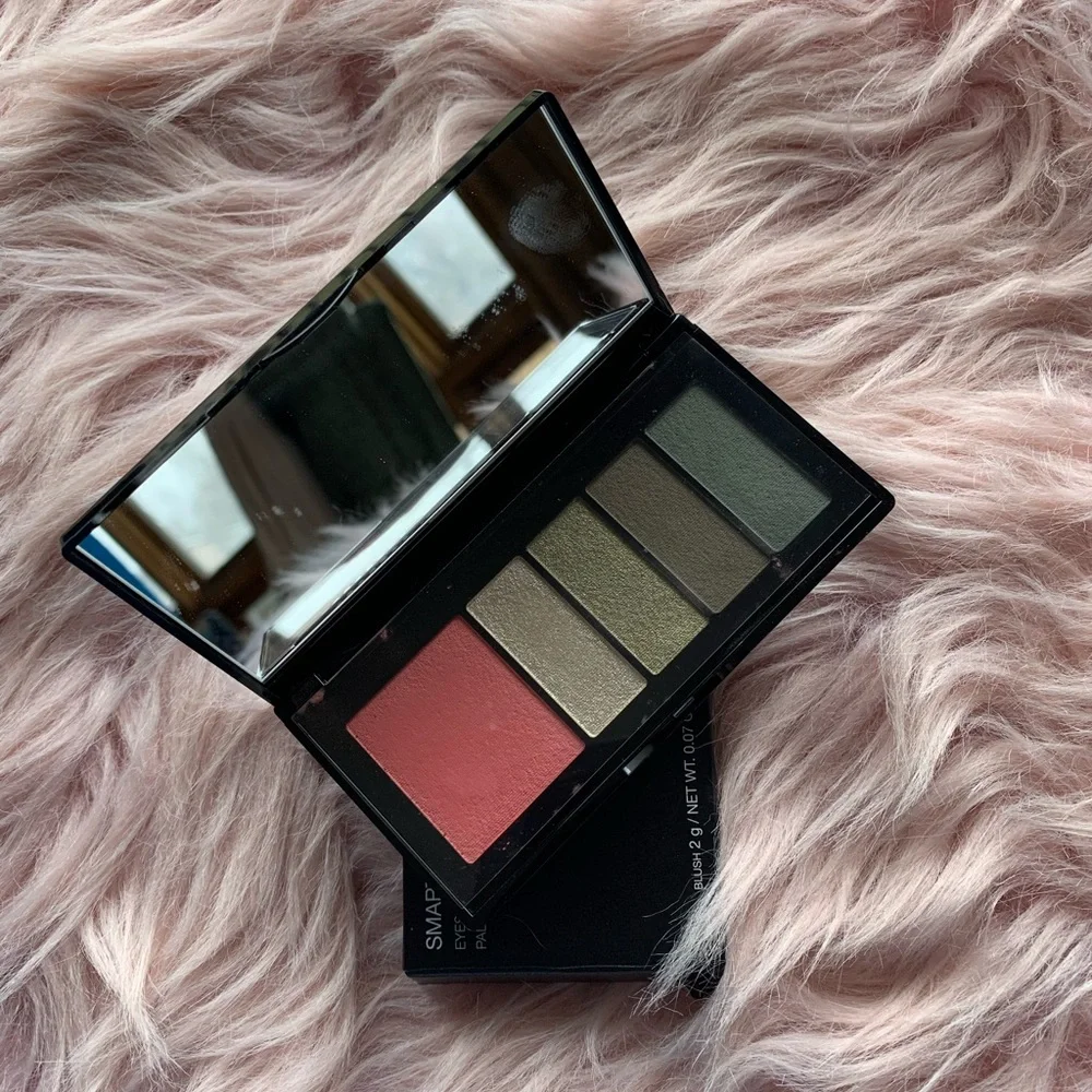 🎉HP🎉New Kiko Milano 02 Smart Eyeshadow and Blush Palette